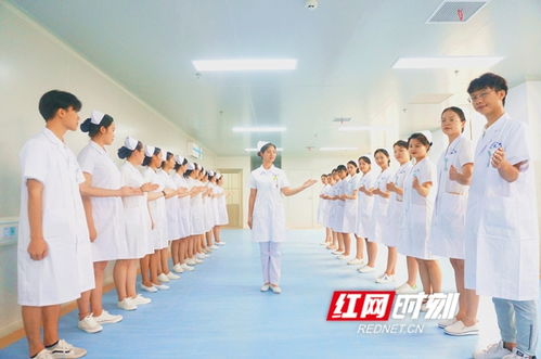 以護理禮儀提服務質量 永州市中心醫(yī)院舉辦護士禮儀培訓